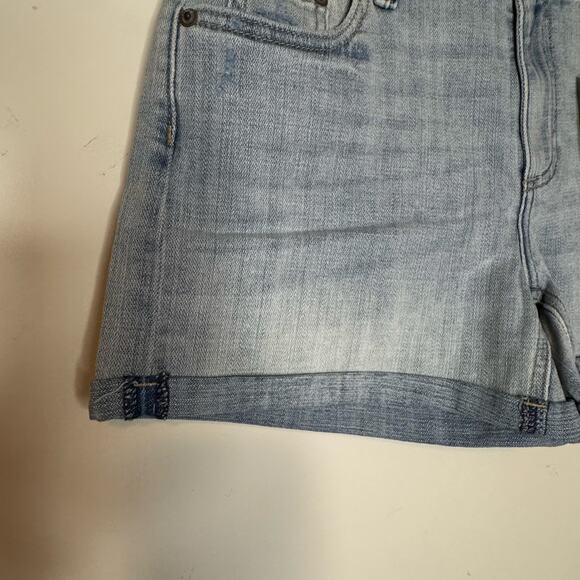 Cosmic Blue Love Jodie Distressed Cuffed Shorts Blue NWT Size 26 Denim - Picture 4 of 9